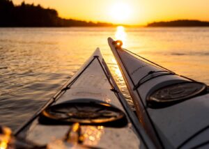 Kayaktour Stockholm und Schären bei Sonnenuntergang