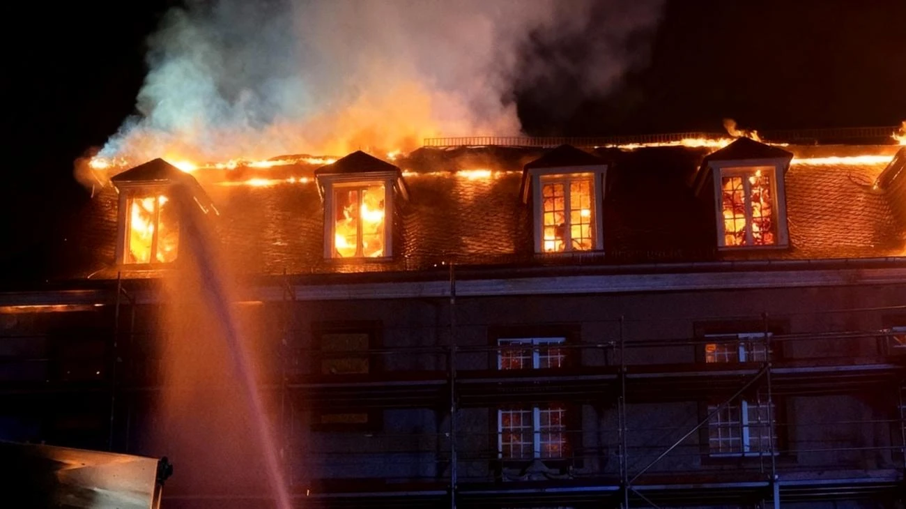 Was beim Brand von Schloss Hardenberg in Velbert wirklich passiert ist: Diese Details kennt noch kaum jemand 2025-11-21T11:37:07.022Z"